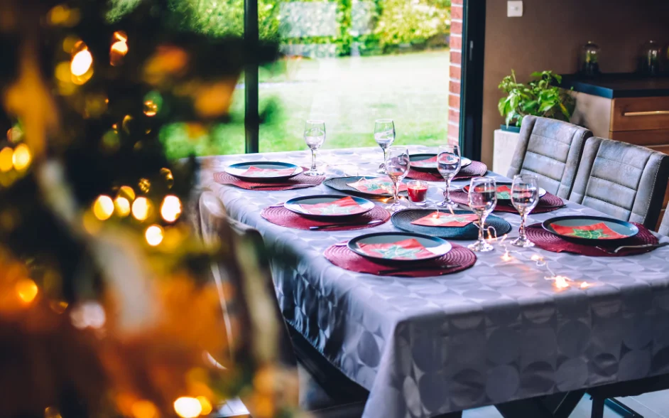 what size tablecloth for a 6 foot rectangular table