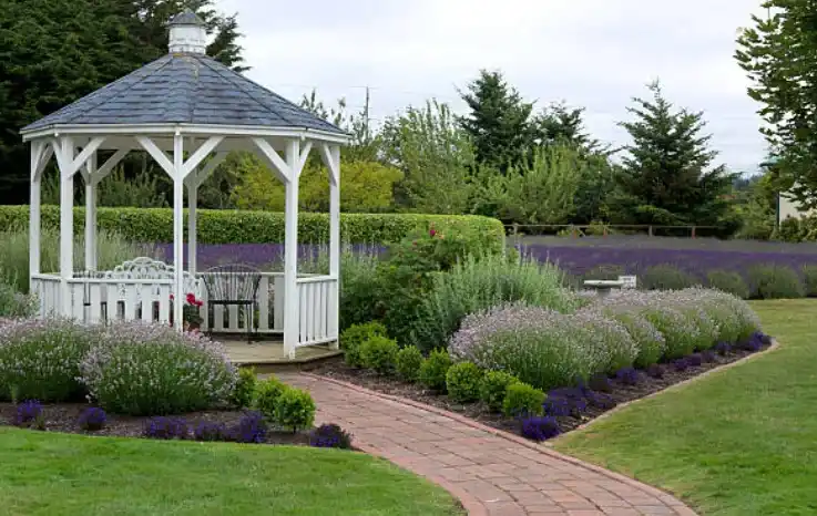 How to Decorate Outdoor Gazebo